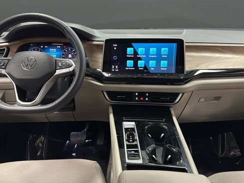 Used 2024 Volkswagen Atlas SE w/ Black Wheel Package image 11