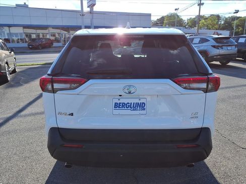 Used 2024 Toyota RAV4 LE AWD/4WD image 5