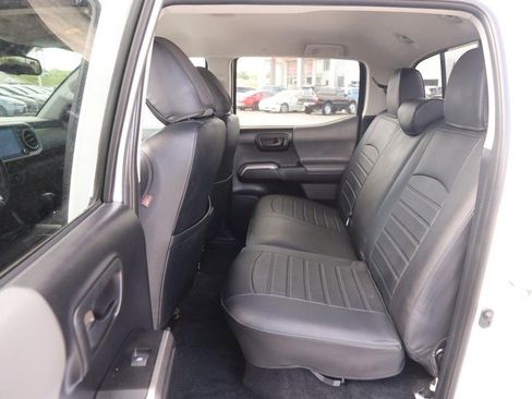 Used 2021 Toyota Tacoma SR5 AWD/4WD image 9