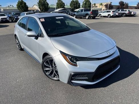Used 2020 Toyota Corolla SE w/ SE Premium Package FWD image 2