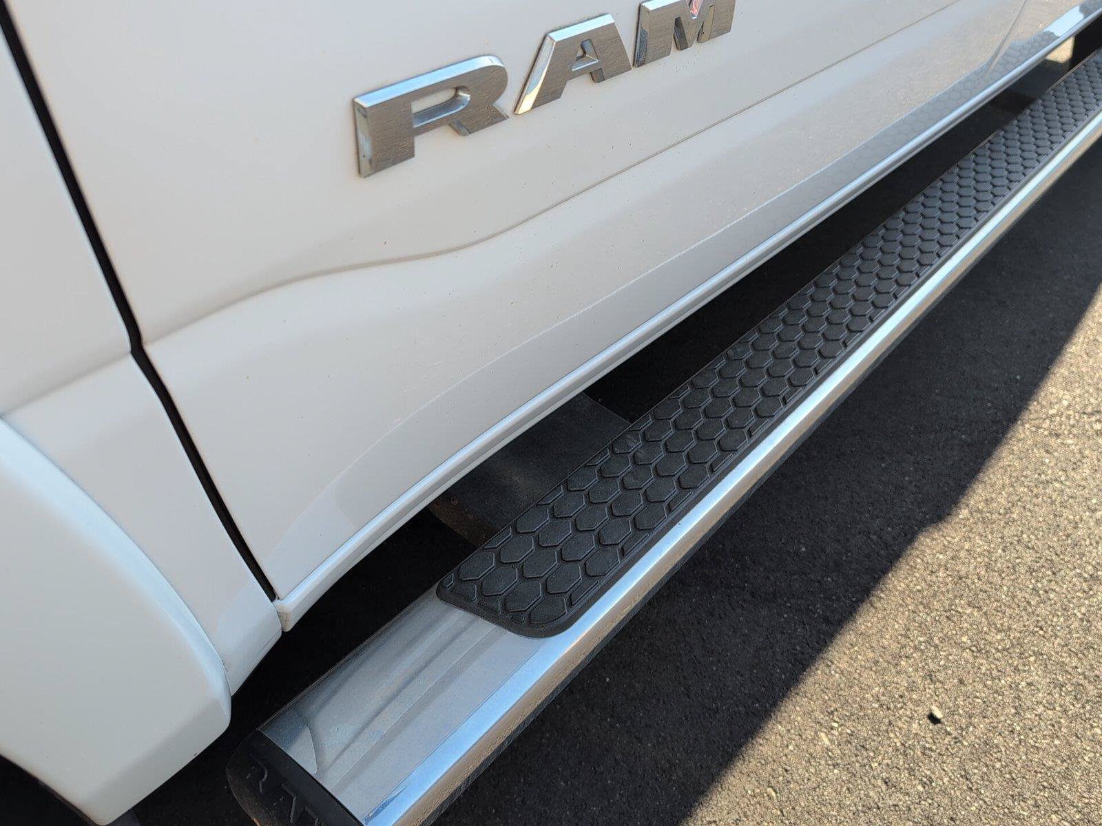 Used 2019 RAM 1500 Laramie AWD/4WD image 11