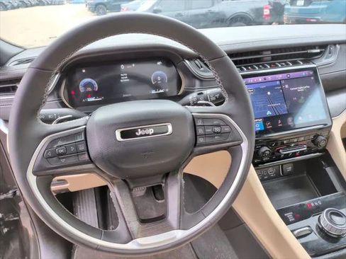 Certified 2025 Jeep Grand Cherokee L Limited w/ Luxury Tech Group II AWD/4WD image 32