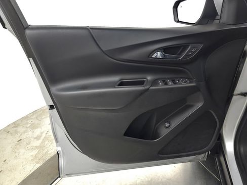 Used 2018 Chevrolet Equinox LT FWD image 12