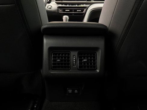 Used 2025 Toyota Camry SE FWD image 13