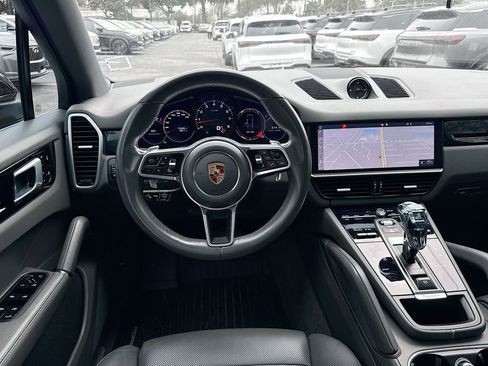 Used 2019 Porsche Cayenne image 25