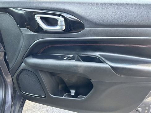 Used 2023 Jeep Compass Trailhawk image 13