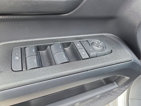 Used 2025 Toyota 4Runner SR5 AWD/4WD image 15