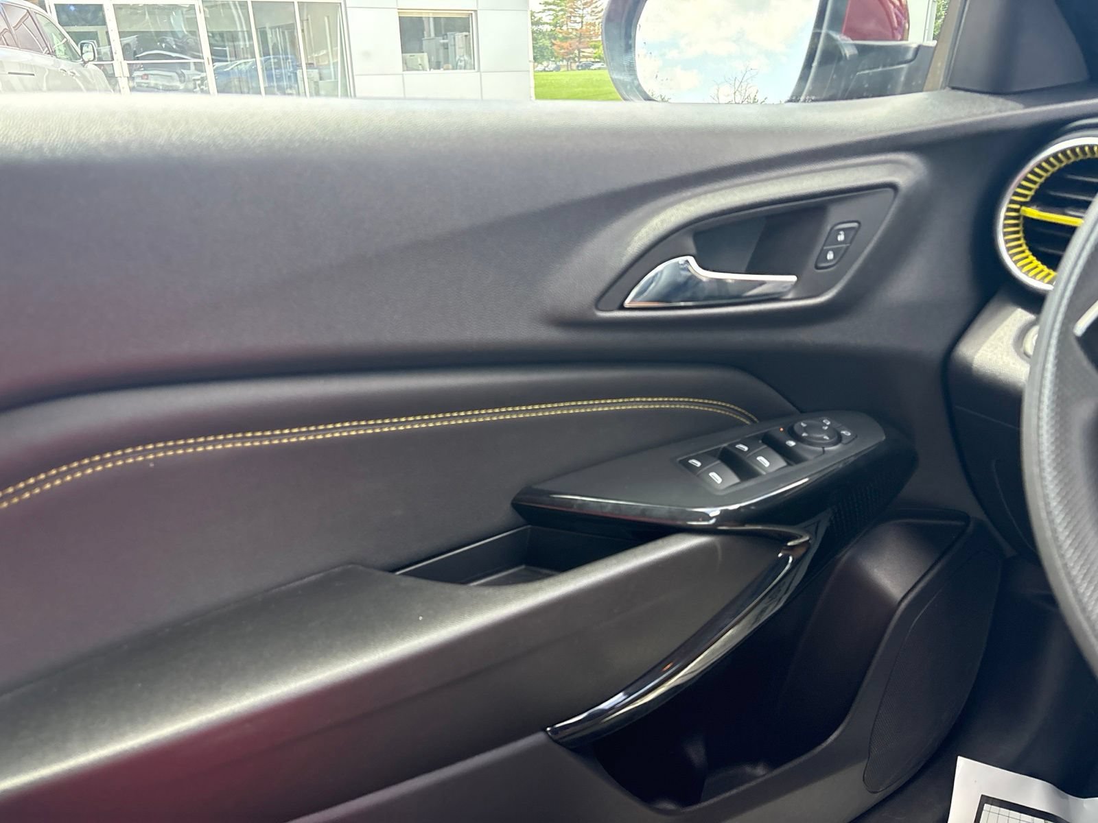 Used 2025 Chevrolet Trax LT FWD image 12