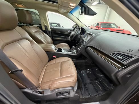 Used 2013 Lincoln MKT AWD image 22