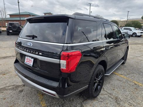 Used 2022 Ford Expedition XLT image 5