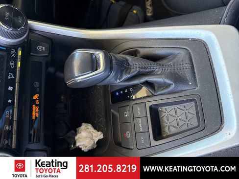 Used 2020 Toyota RAV4 XLE Premium image 20