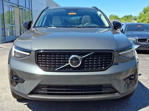 Certified 2026 Volvo XC40 B5 Plus AWD/4WD image 2