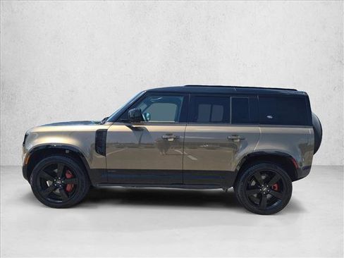 Used 2024 Land Rover Defender 110 X AWD/4WD image 4