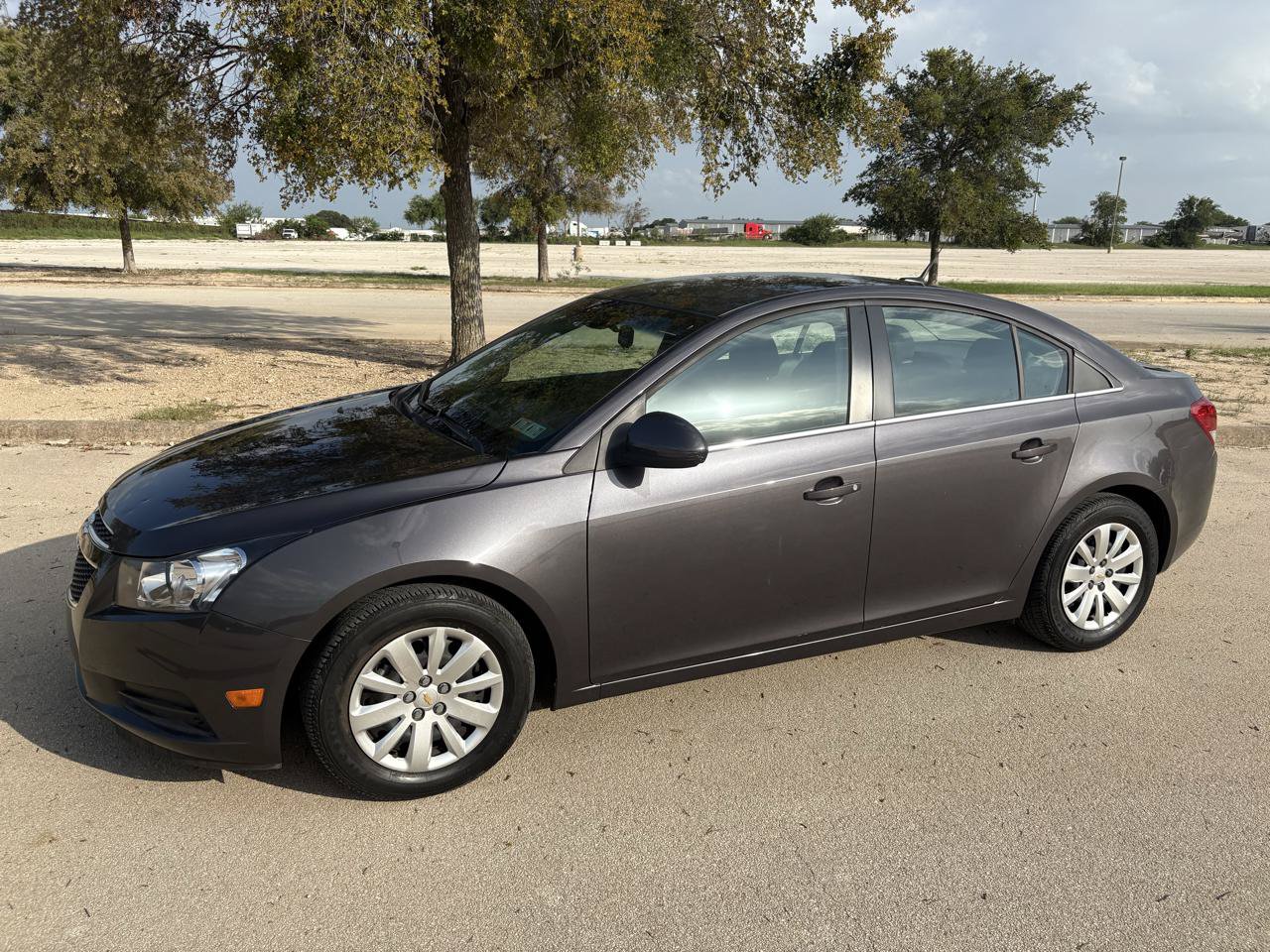 Used 2011 Chevrolet Cruze LT FWD image 4