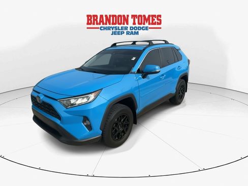 Used 2019 Toyota RAV4 XLE w/ Convenience Package FWD image 4