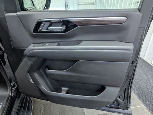 Used 2025 Chevrolet Tahoe LT image 28