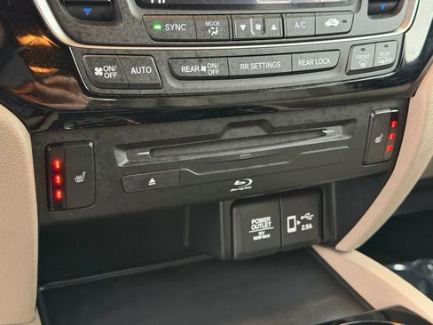 Used 2022 Honda Pilot Touring image 25