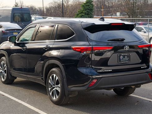 Used 2021 Toyota Highlander XLE image 5