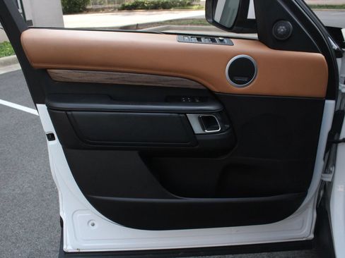 Used 2017 Land Rover Discovery HSE Luxury AWD/4WD image 16