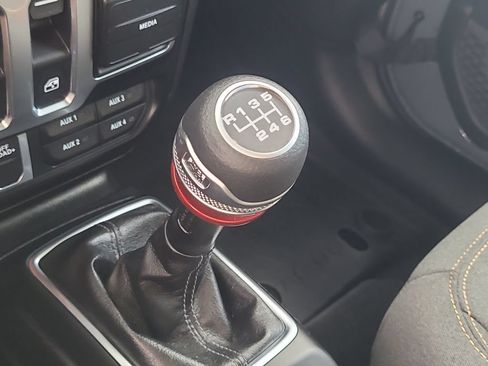 Certified 2025 Jeep Wrangler Sport AWD/4WD image 24