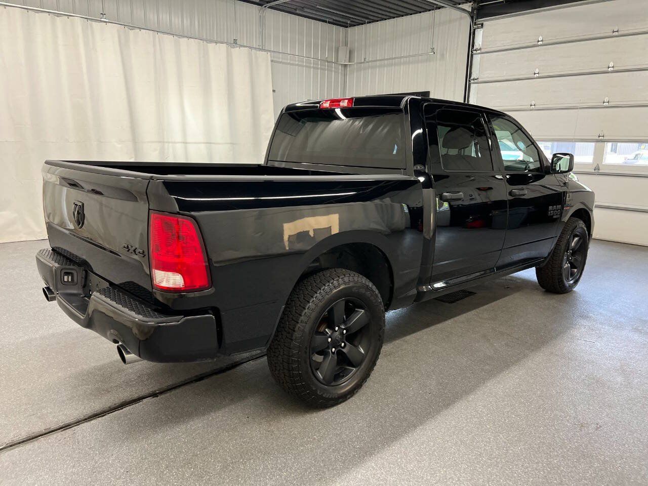 Used 2019 RAM 1500 Express w/ Express Value Package AWD/4WD image 4