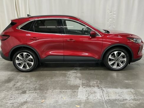 Used 2023 Ford Escape Platinum w/ Premium Technology Package image 2