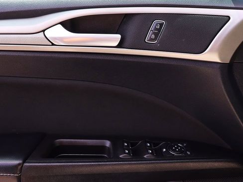 Used 2020 Ford Fusion SE image 39