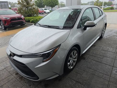Used 2024 Toyota Corolla LE FWD image 4