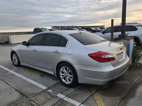 Used 2013 Hyundai Genesis 3.8 image 5