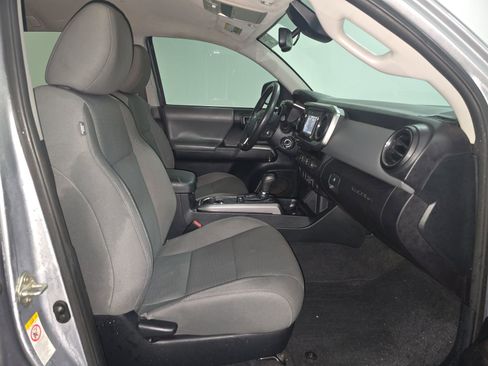 Used 2018 Toyota Tacoma SR5 image 9