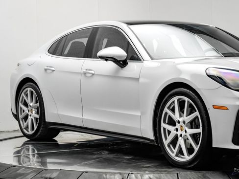 Used 2025 Porsche Panamera w/ Premium Package image 23