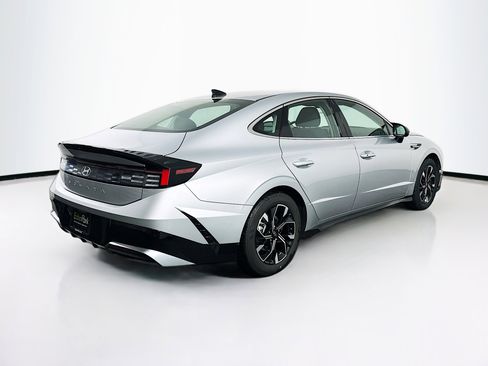 Used 2025 Hyundai Sonata SEL FWD image 9