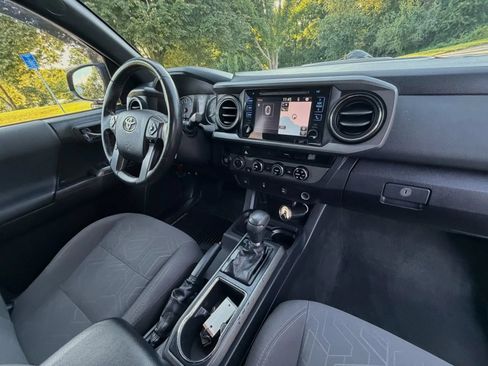 Used 2017 Toyota Tacoma TRD Off-Road w/ Tow Package (A/T) AWD/4WD image 28