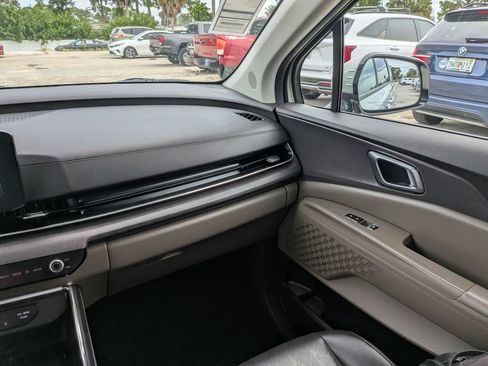 Certified 2025 Kia Carnival SX FWD image 18