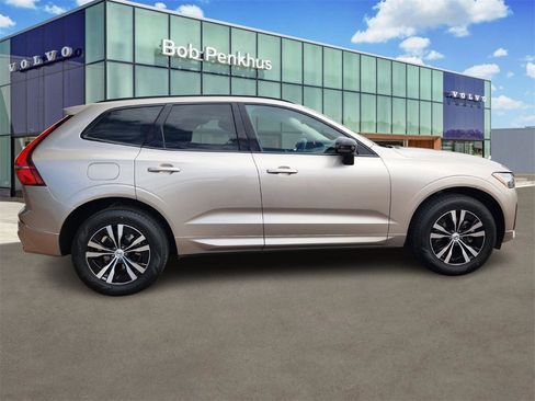 Used 2025 Volvo XC60 B5 Core image 26