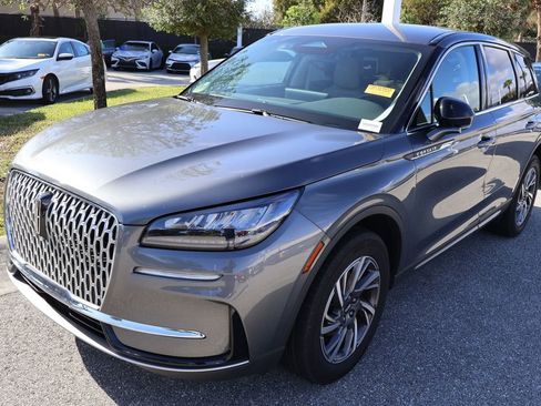 Used 2023 Lincoln Corsair FWD image 2