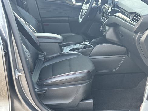 Used 2025 Ford Escape ST-Line image 13