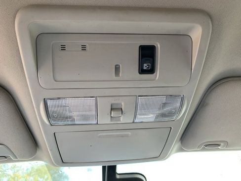 Used 2019 Nissan Titan SV w/ SV Convenience Package image 20