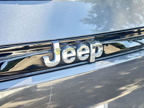 Used 2022 Jeep Grand Cherokee Limited RWD image 8