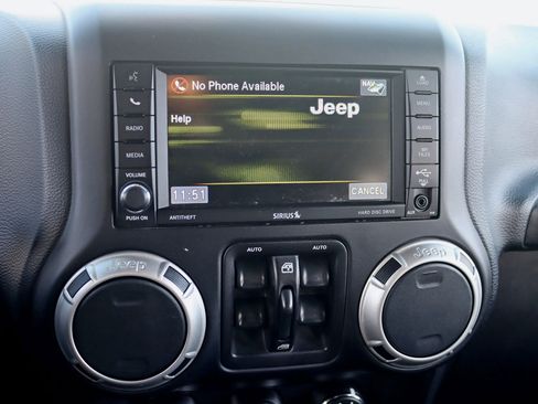 Used 2017 Jeep Wrangler Unlimited Rubicon w/ Dual Top Group image 25