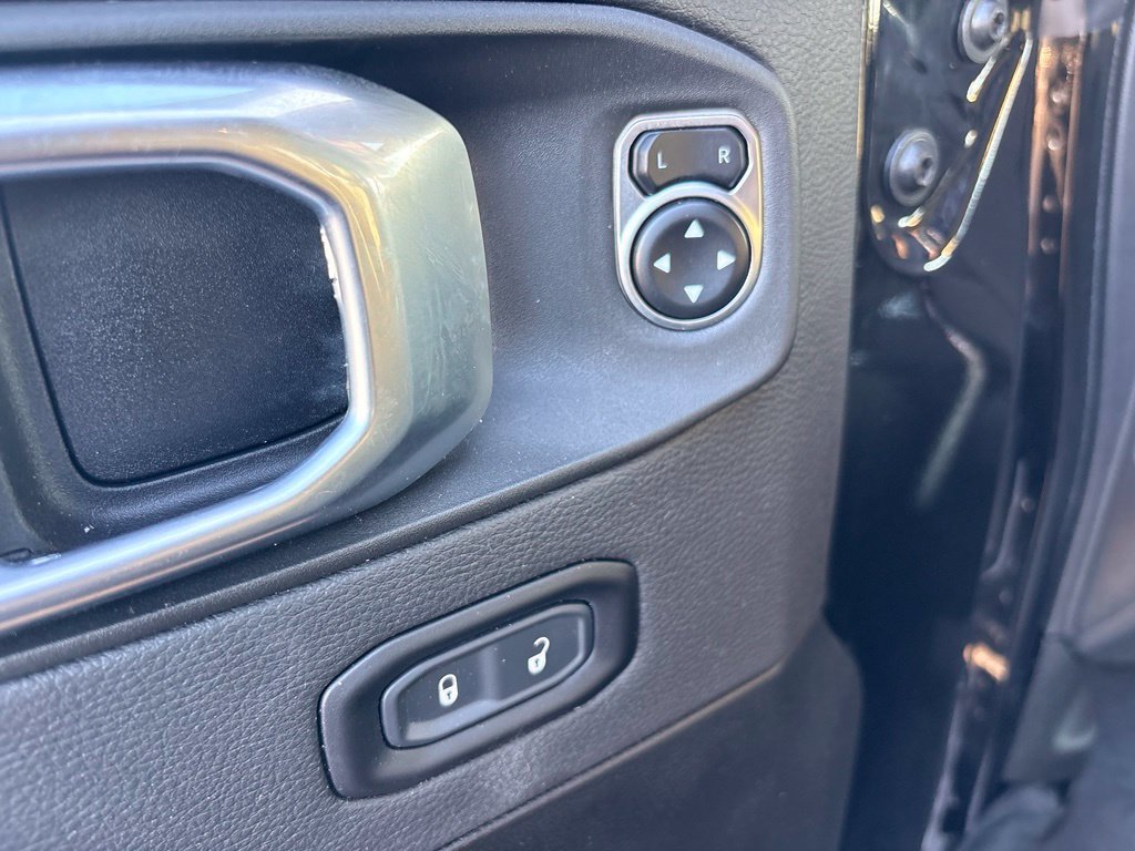 Used 2024 Jeep Wrangler Unlimited Sahara AWD/4WD image 12