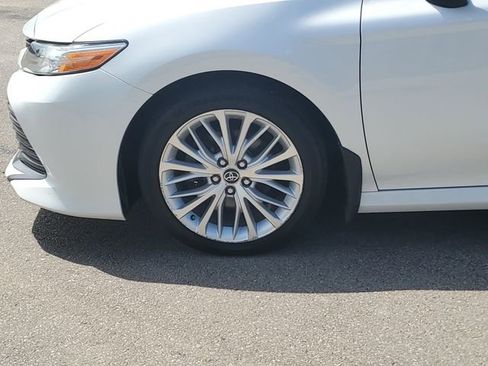 Used 2020 Toyota Camry XLE w/ Navigation Package FWD image 8