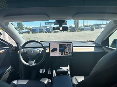 Used 2023 Tesla Model Y Performance AWD/4WD image 21