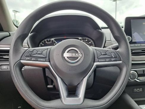 Used 2024 Nissan Altima 2.5 SV FWD image 10