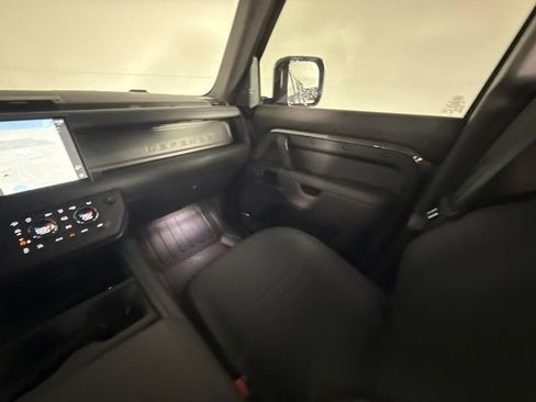 Used 2025 Land Rover Defender 110 AWD/4WD image 40
