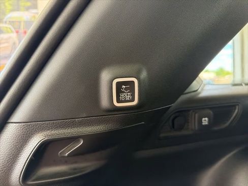 Used 2025 Jeep Grand Cherokee Altitude AWD/4WD image 8