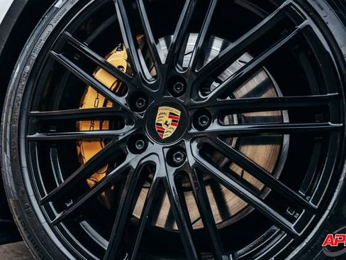 Used 2018 Porsche Panamera 4S image 3