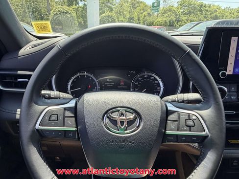 Used 2023 Toyota Highlander XSE AWD/4WD image 31