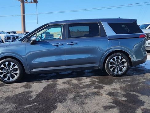 Used 2024 Kia Carnival EX image 2