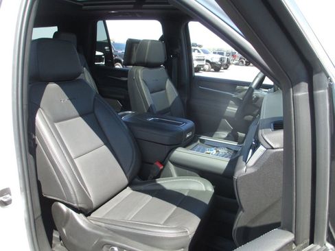 Used 2023 GMC Yukon Denali w/ Denali Reserve Package AWD/4WD image 25